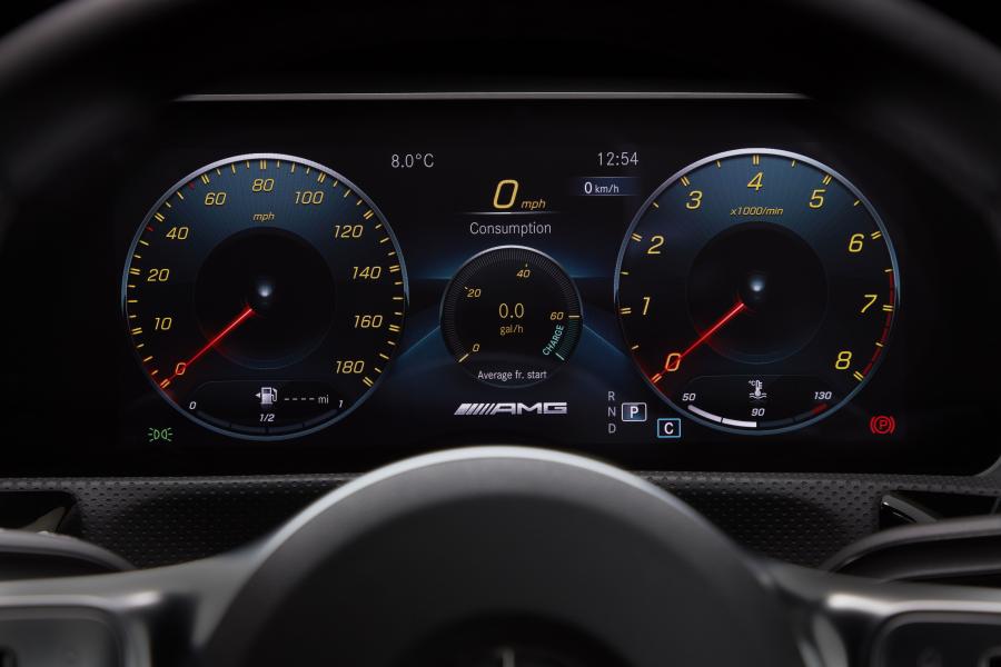 Панель приборов Mercedes-AMG A35 4Matic Sedan (V177) 2019 года  (UK) (фото 5 из 74)